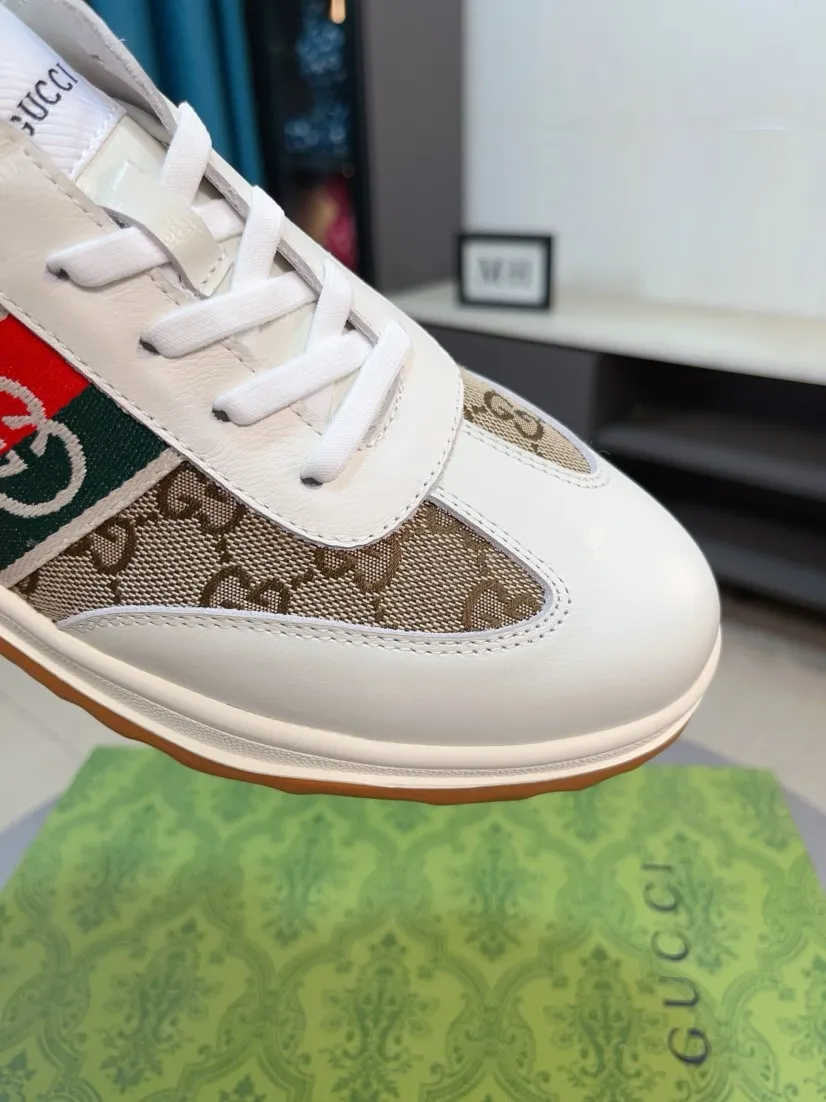 Men's shoes 💰420🌹🌹GUCCI [Gucci] New high-end brand of men's shoes, the latest fashionable casual men's shoes, trendy and versatile, relaxed and sporty style, uppers imported from Italy, first-layer cowhide, genuine leather lining, and ultra-fine workmanship. Original personalized fashionable rubber wear-resistant outsole, light and comfortable on the foot, size 38-44